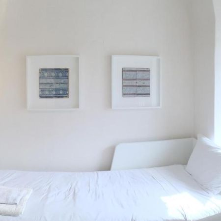 Room Atalaia- Ideal For Single Лиссабон Экстерьер фото