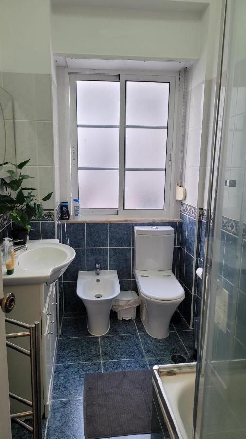 Room Atalaia- Ideal For Single Лиссабон Экстерьер фото