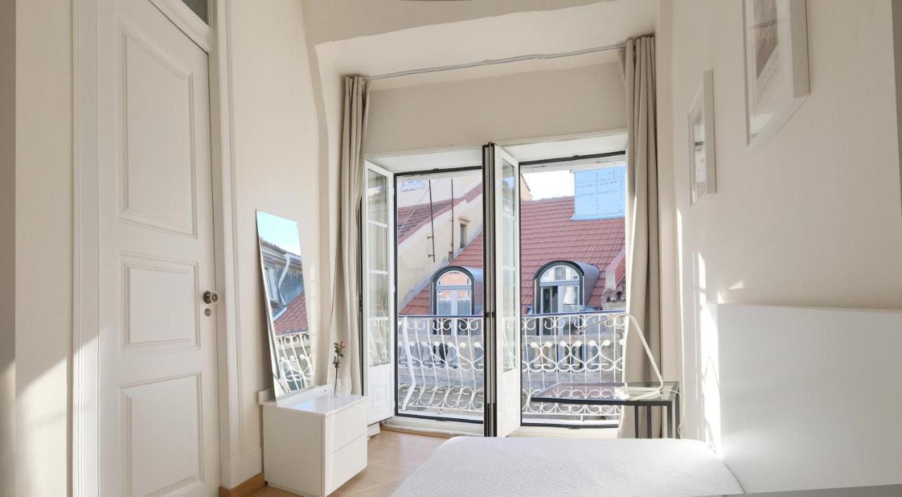 Room Atalaia- Ideal For Single Лиссабон Экстерьер фото